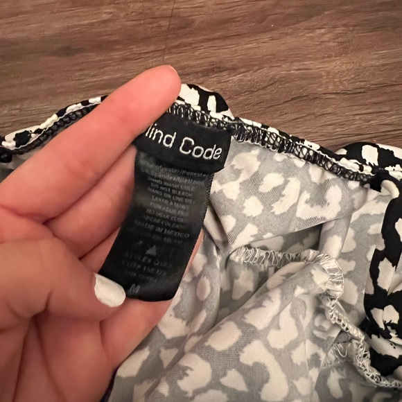 Mind Code tank top. Size:Medium. - Picture 2 of 4